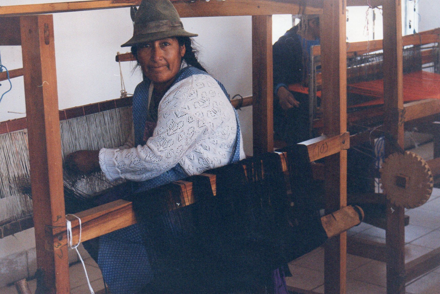 Cuando compras local, tejes comunidad